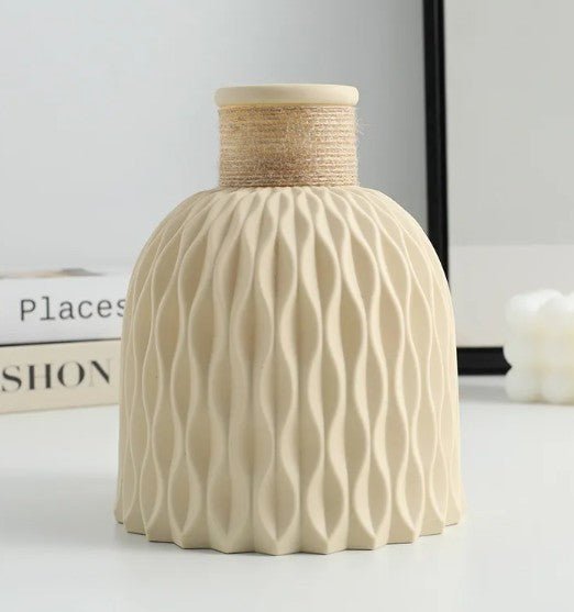 DIY Plastic Flower Vase - countrycottagebarn