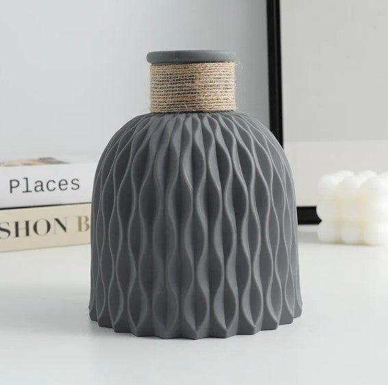 DIY Plastic Flower Vase - countrycottagebarn
