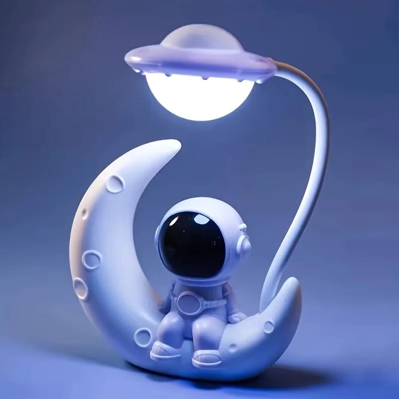 Moon Astronaut LED Nightlight - countrycottagebarn