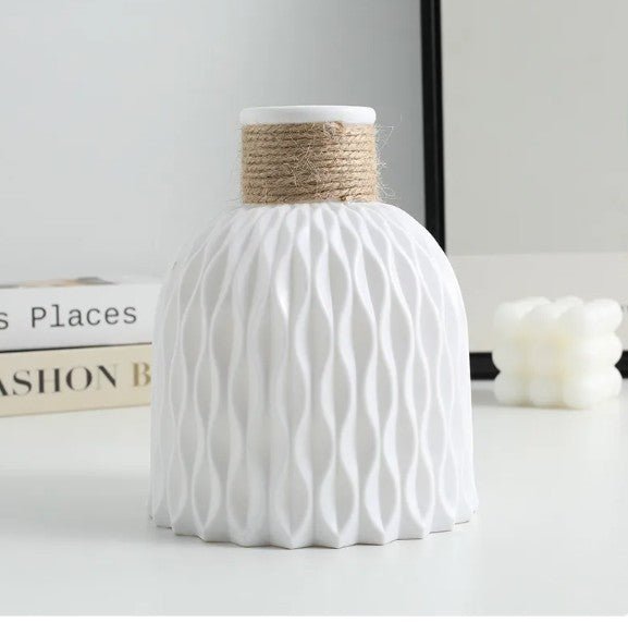 DIY Plastic Flower Vase - countrycottagebarn