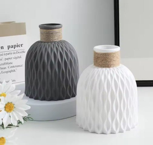 DIY Plastic Flower Vase - countrycottagebarn
